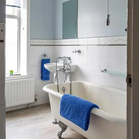 Belle Vue - * Skipton