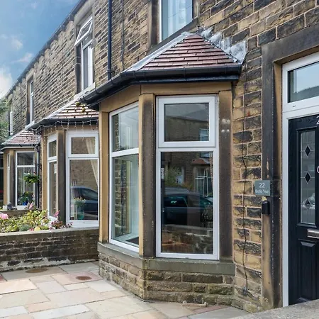 Belle Vue - - A Highly Rated From - On A Level Street * Skipton