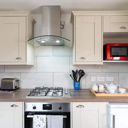 Belle Vue - - A Highly Rated From - On A Level Street Skipton