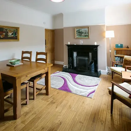 Belle Vue - - A Highly Rated From - On A Level Street *