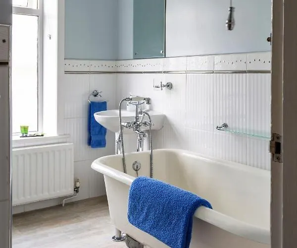 Belle Vue - * Skipton